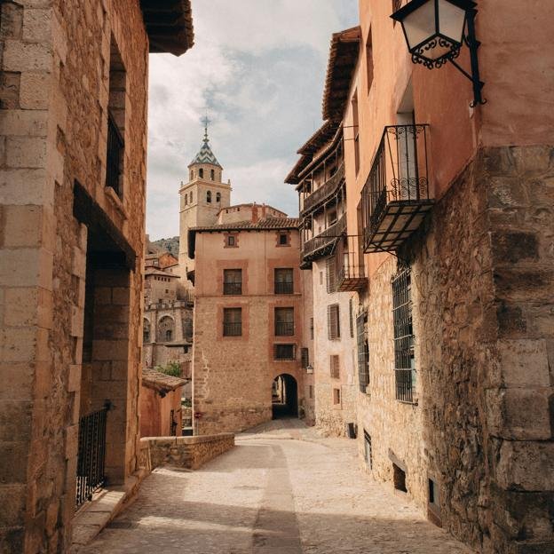 Vistas de una calle de Albarracín
