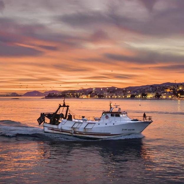 Atardecer en la playa de Villajoyosa, Alicante. 