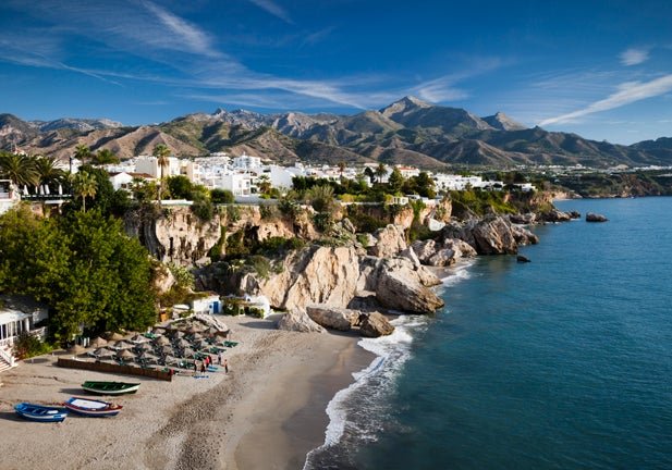 Sol, chiringuito y playa: siete pueblos costeros andaluces que deberías descubrir este verano