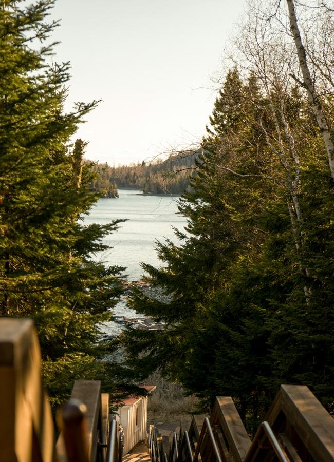 Un lago como el de la imagen, el Leech, es el escenario del crimen que investiga la detective Van. / Matt Barton/UNSPLASH