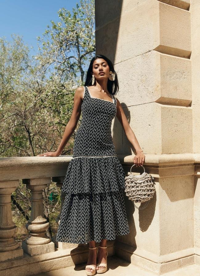 Vestido Alma Bordado Negro de Miphai, 189,99 euros.