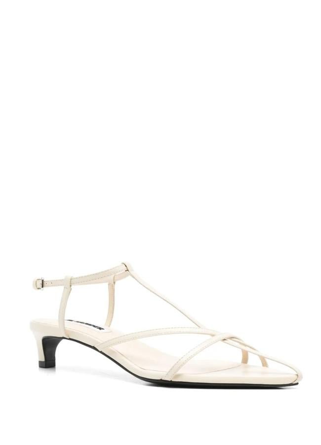 Kitten heels blancos de Jil Sander, 760 euros.