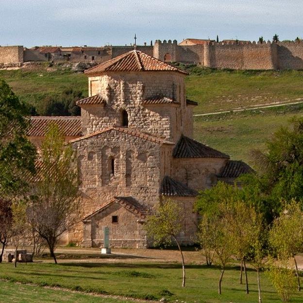 Este es el pueblo español declarado la primera Villa del Libro: más librerías que bares y un legado medieval intacto