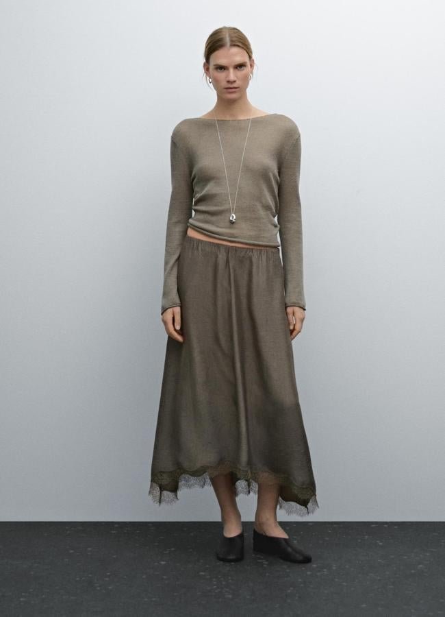 Falda midi con detalle de encaje de Massimo Dutti.