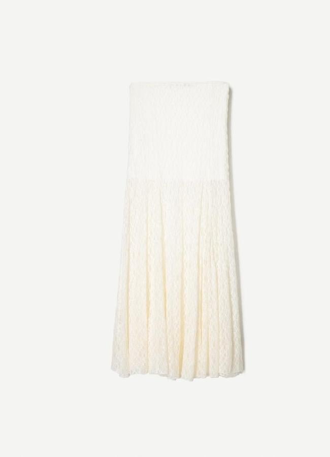 Falda midi de encaje en blanco de Bershka.
