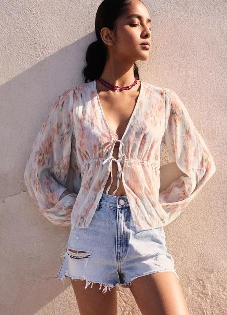 Camisa estampada de Pull & Bear (22,99 euros)