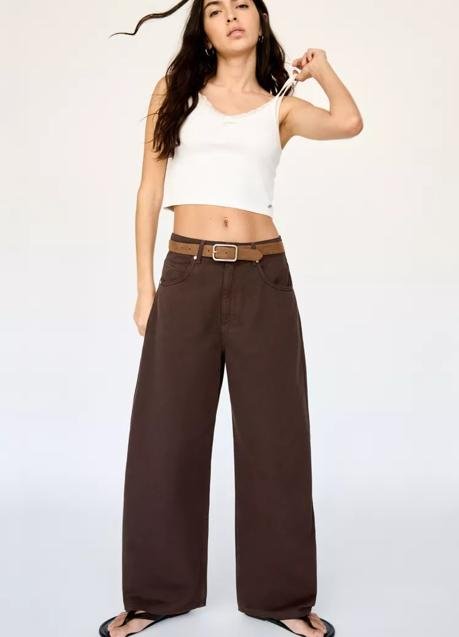 Vaqueros marrones de Pull & Bear (35,99 euros)