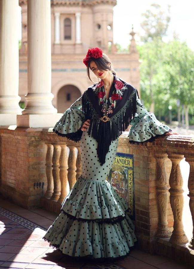 Violeta Mangriñan en la Feria de Sevilla (@violeta)