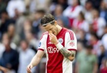 «¡Qué mirás, bobo!»: Wout Weghorst, el archirrival de Messi, golpeó a un camarógrafo tras perder el campeonato con Ajax