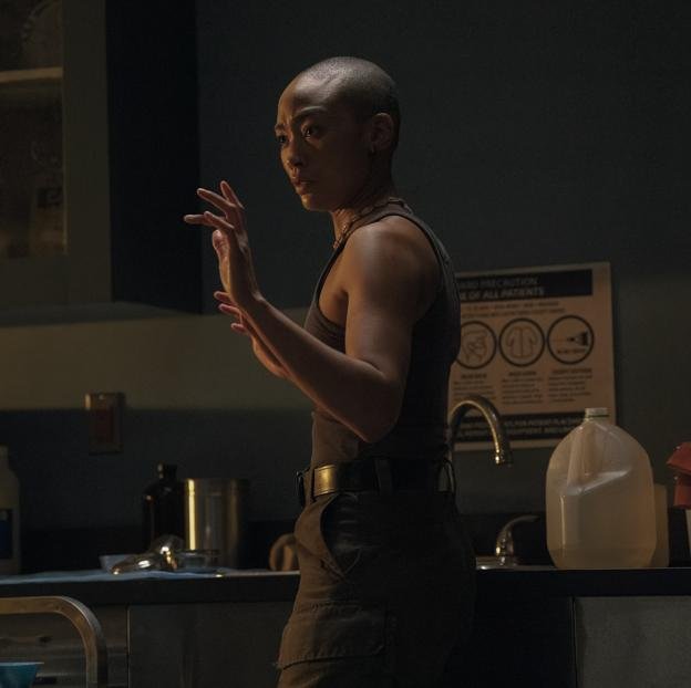 Tati Gabrielle como Nora en una imagen del quinto episodio de la segunda temporada de The Last of Us.