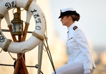 Todas las fotos del embarque de la princesa Leonor en la fragata Blas de Lezo que ha puesto rumbo a Las Palmas de Gran Canaria