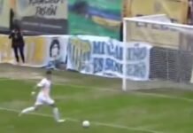 Batalla campal en Dock Sud vs Sacachispas: Mauro Schönfeld metió un gol sin arquero «canchereando» y el partido terminó a las piñas