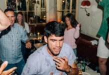 Carlos Alcaraz, living la vida loca: champagne al por mayor, bengalas y la fiesta de París que sigue en Ibiza para celebrar Roland Garros
