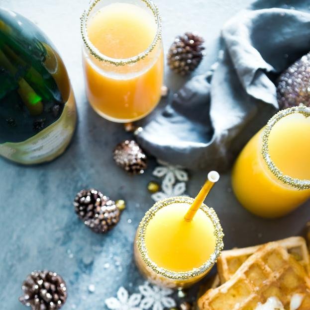 Receta fácil del cóctel Mimosa, la bebida estrella de las fiestas más exclusivas en Gossip Girl