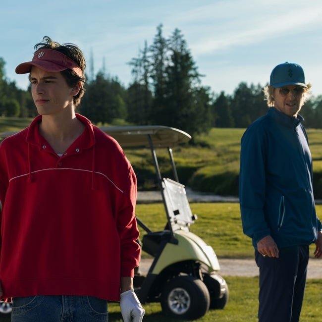 Pryce (Owen Wilson) decide
entrenar a Santi, una joven promesa del golf de tan solo 17
años.