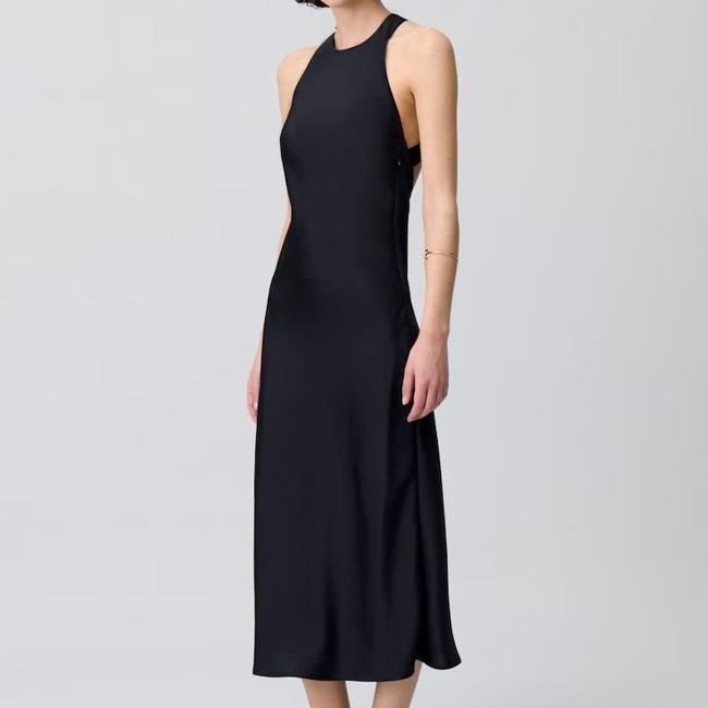 Vestido satinado azul de Claudie Pierlot, 195 euros.