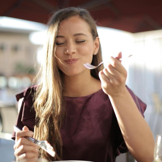 Pablo Ojeda, nutricionista: «Debería ser obligatorio comer encurtidos y pepinillos en vinagre en todas las comidas»