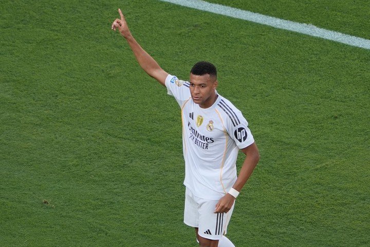 Mbappé volvió a entrar como suplente y marcó su primer gol del torneo. Foto: AP Photo / Pamela Smith.