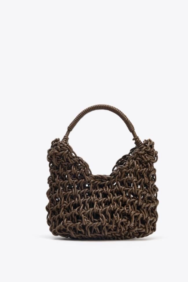 Bolso trenzado de Zara