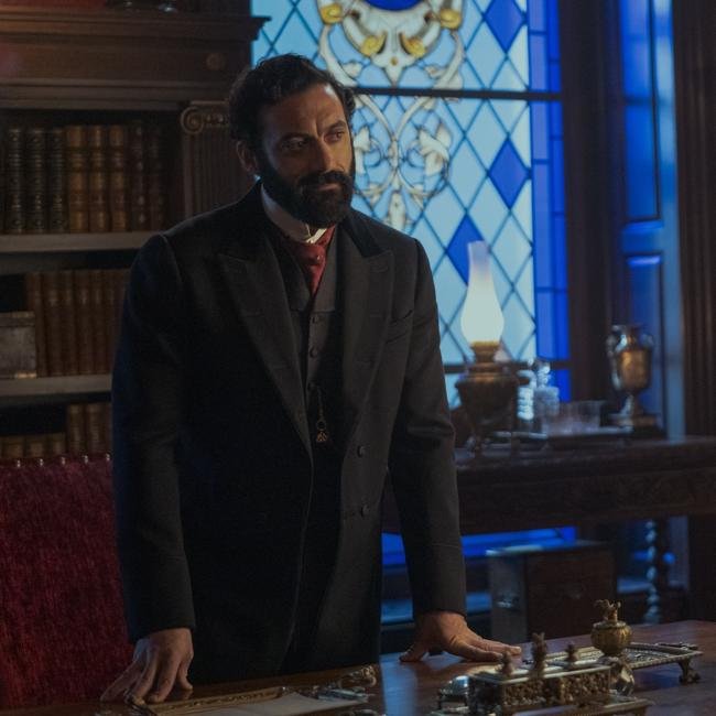 Morgan Spector interpreta a George Russell en La edad dorada, un personaje inspirado en el empresario Jay Gould.