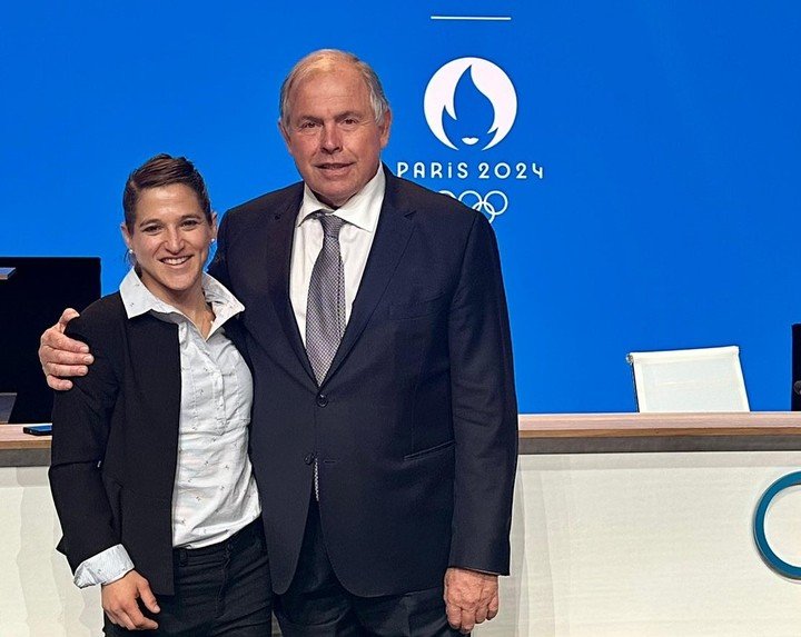 Pareto -en la foto junto a Gerardo Werthrin, presidente honorario del COA- fue elegida el año pasado como Miembro del COI. 