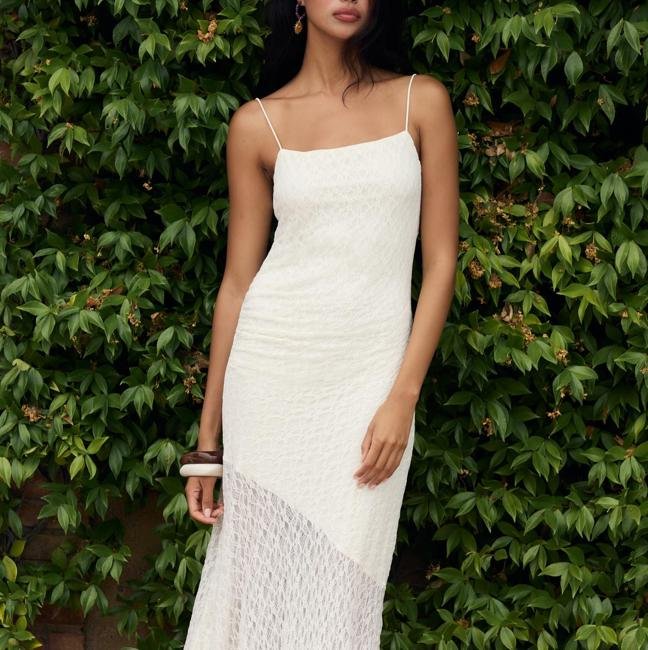 Vestido fluido midi de encaje