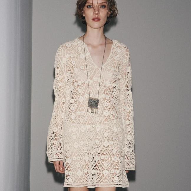 Vestido de crochet con manga larga