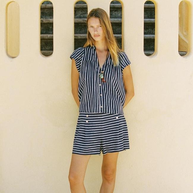 Camisa de manga corta y bermudas con estampado de rayas