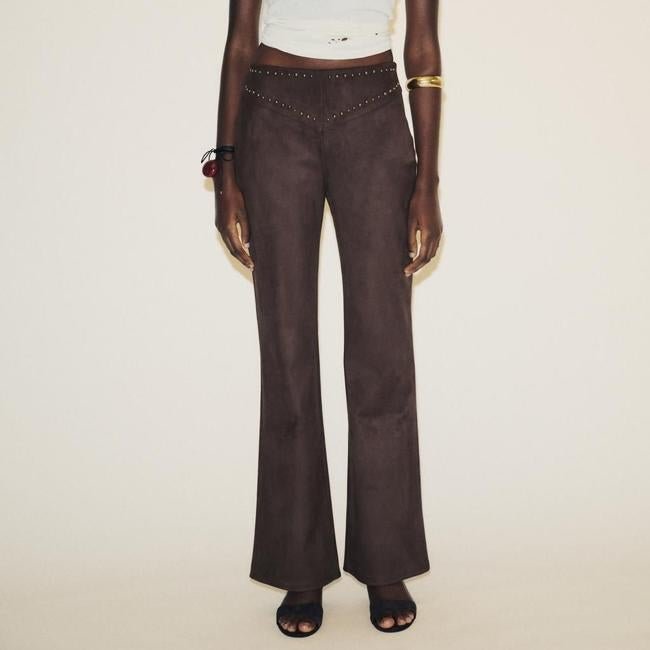 Pantalones efecto ante flare con tachas