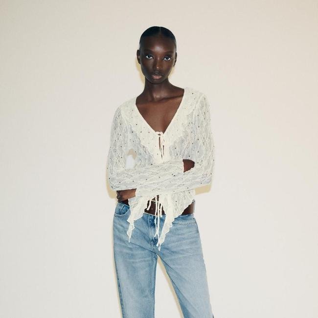 Blusa de encaje con volantes