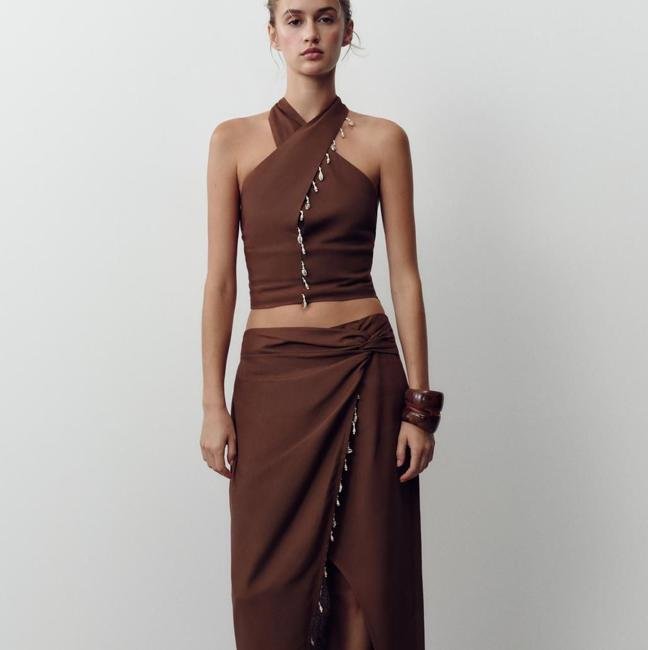 Conjunto de top y falda con adornos de conchas