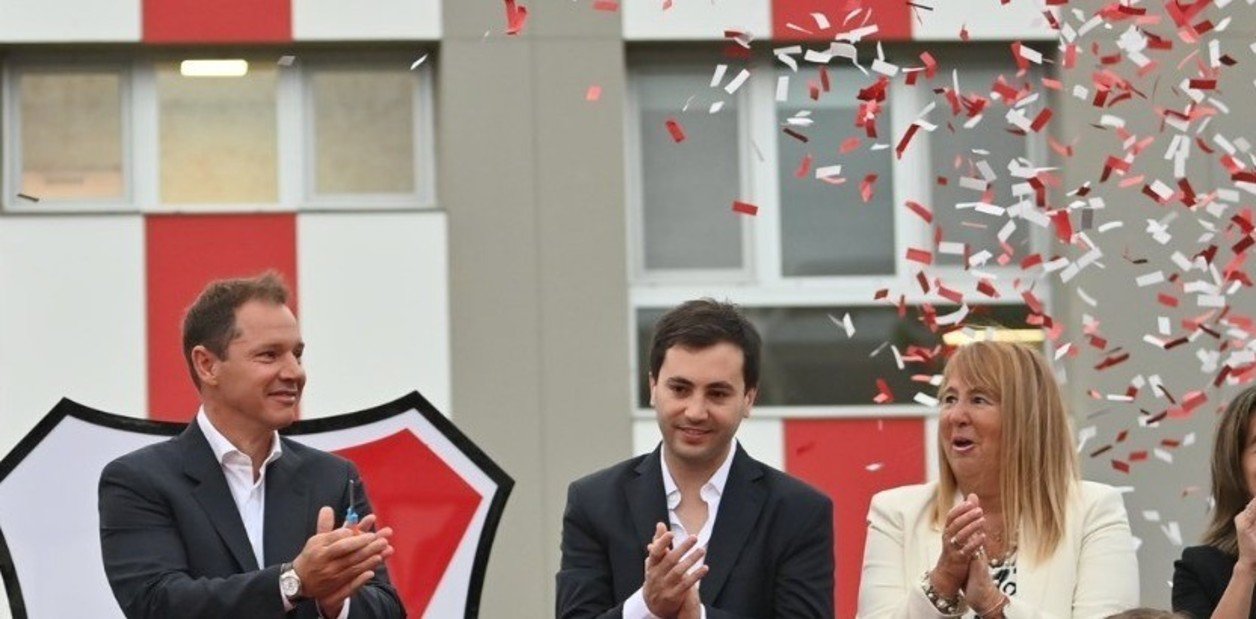 Jorge Brito y Stefano Di Carlo en la inauguración del ciclo lectivo en el colegio.