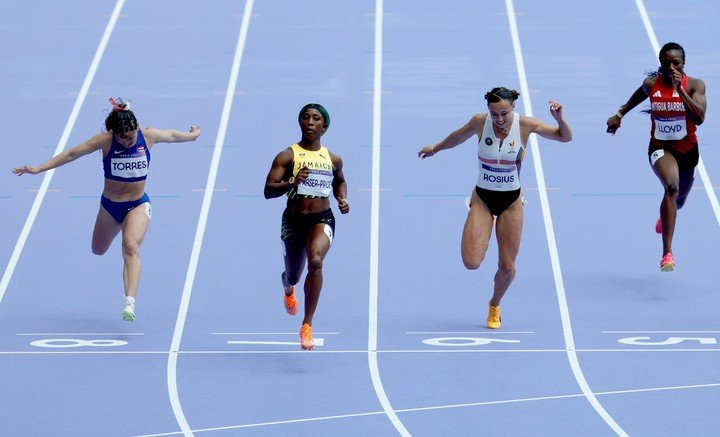 Fraser-Pryce había marcado el segundo mejor tiempo de las series en París. Foto EFE/EPA/RONALD WITTEK