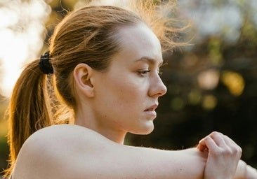La postura de la rueda completa o Urdhva Dhanurasana, la asana de yoga que tonifica el core