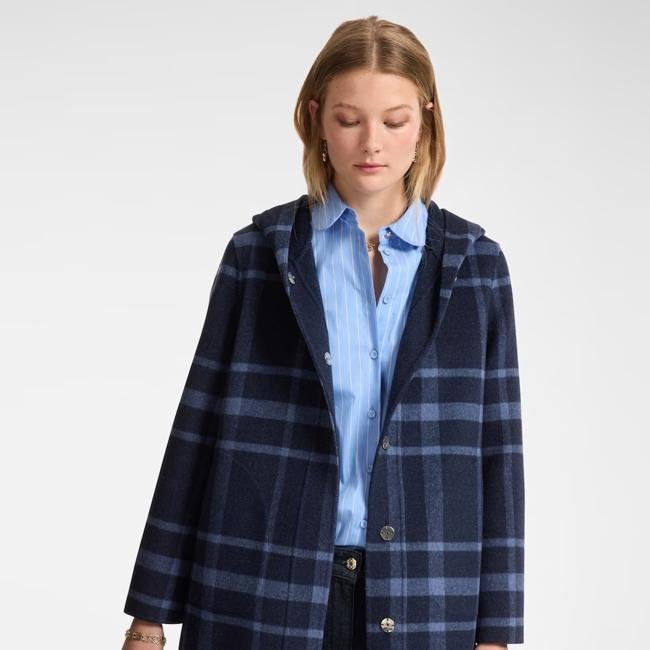 Abrigo corto tipo capa de Elena Miró, 450 euros.