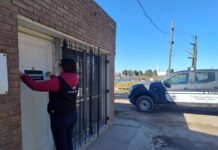 Clausuraron fábrica de alimentos que vertía líquidos industriales a la vía pública