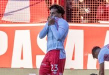 El gol de López Muñoz ante Racing, un tributo a Maradona por partida doble