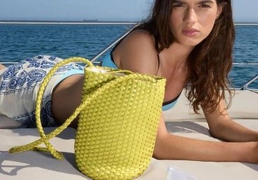 El bolso más bonito del verano no es de rafia, pero lo llevarás sin parar sea cual sea tu estilo