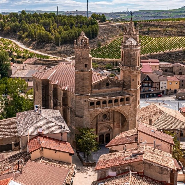 La iglesia de San Andrés dando esplendor a esta villa alavesa.