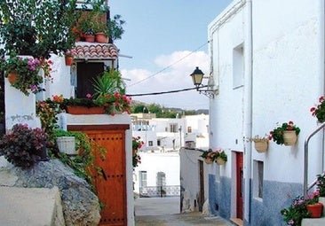 El pueblo andalusí de Almería que los turistas no conocen: tradición minera, calles con flores y una antigua construcción de la que solo queda el nombre
