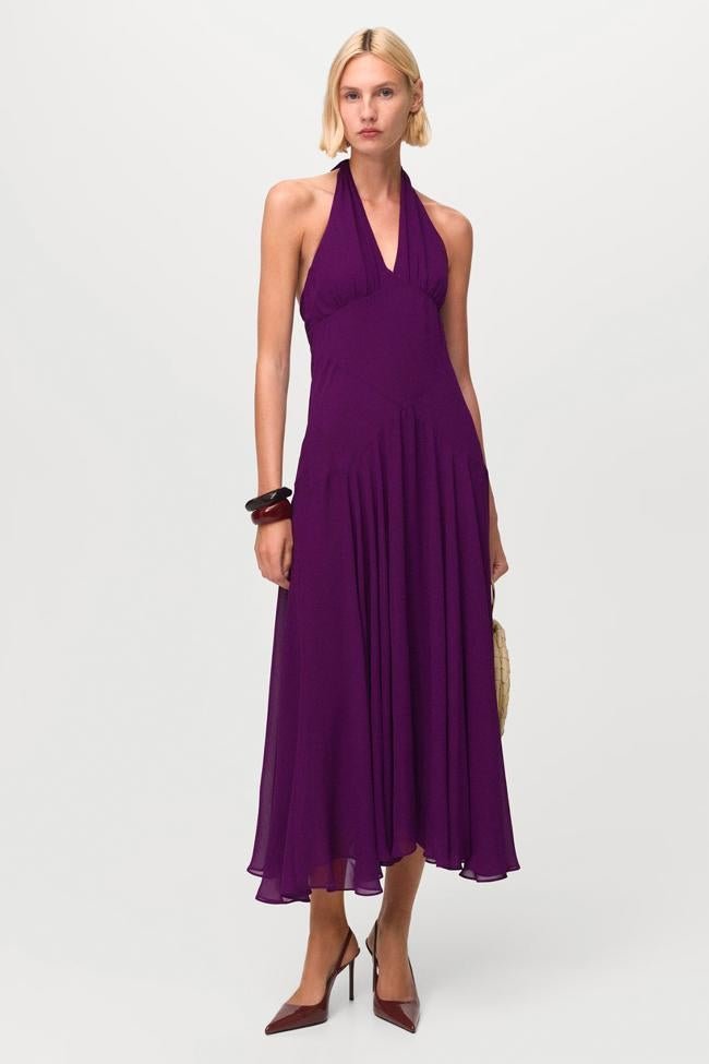 Vestido con cuello halter en morado de Mango.