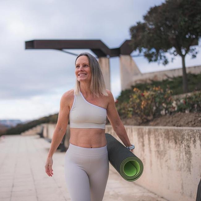 Marimi García haciendo ejercicio al aire libre.