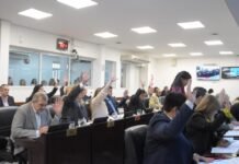 Zdero logró frenar la Cláusula Gatillo en medio de un escándalo en la Legislatura chaqueña