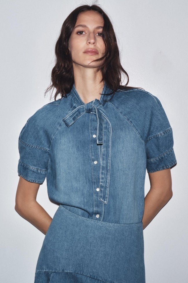 Camisa con lazada de Zara (39,99 euros)