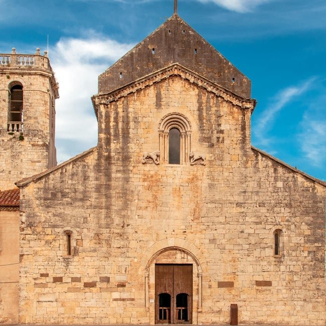 La iglesia del monasterio de Sant Pere es una de las joyas de Besalú.