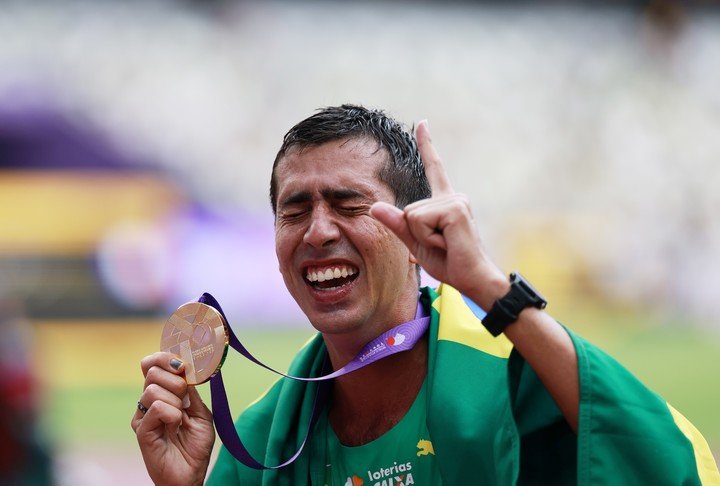 La emoción de Caio Bonfim. Foto: EFE