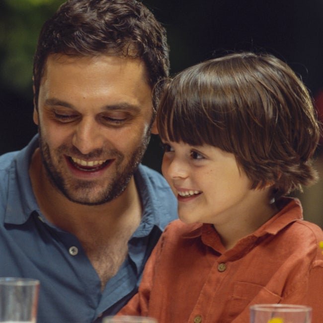 Pio Marmaï y César Botti son padre e hijo en Los lazos que nos unen.