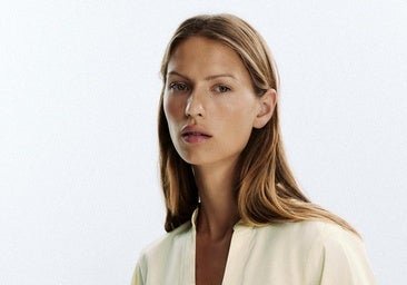 Zara rebaja la blusa que llevarán las madrileñas al trabajo en septiembre