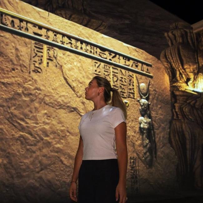 Cleopatra, la exposición inversiva