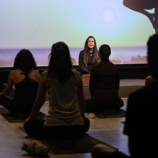 Katy Sainz acompañada de Índigo llenaron la sala.